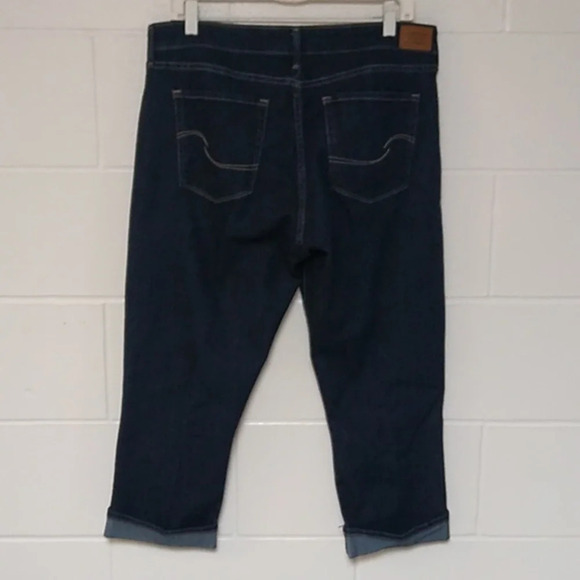LEVIS SIGNATURE MIDRISE, STRETCH CAPRI WITH CUFFED LEG, WATERLESS DENIM JEANS - Picture 4 of 9